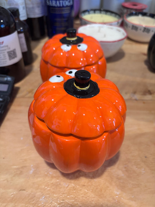 18 oz Silly Pumpkins double wick